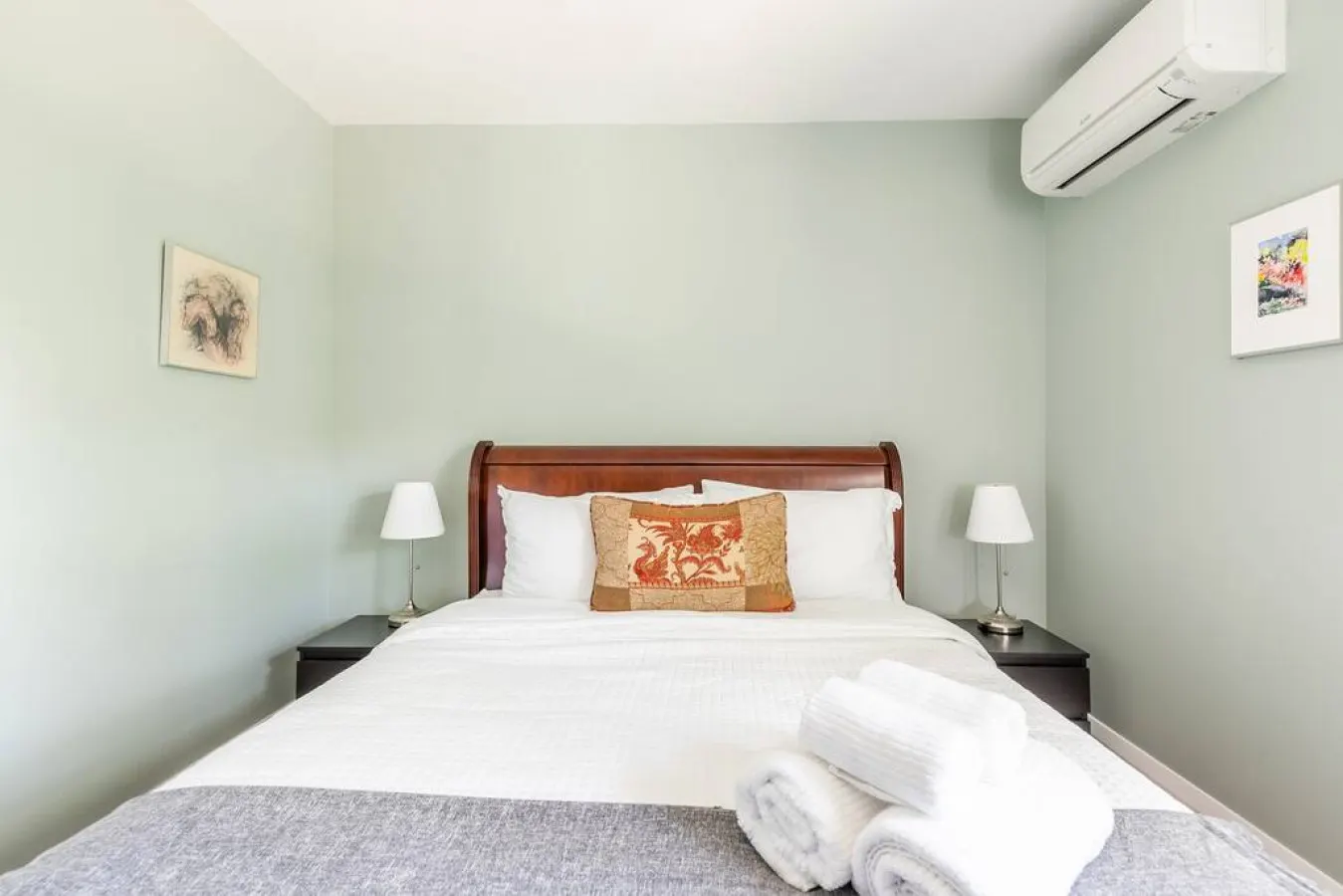 Stylish & Cozy 2-Bedroom Home - Bloor West Village 12