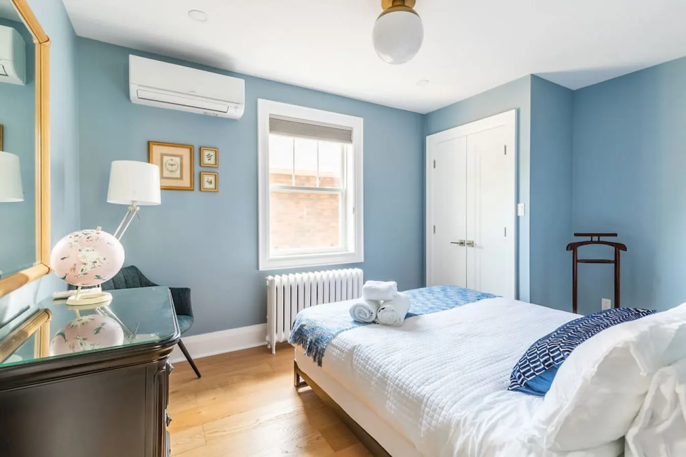 Stylish & Cozy 2-Bedroom Home - Bloor West Village 18