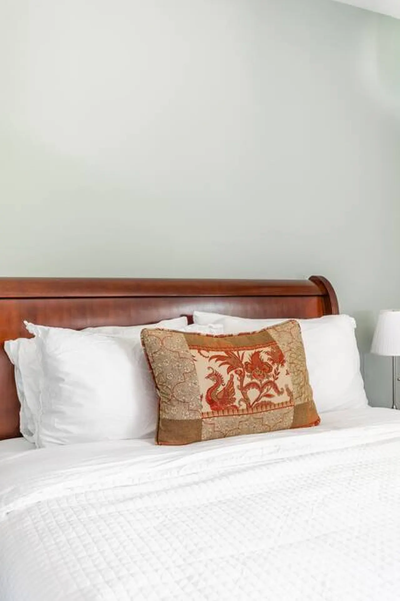 Stylish & Cozy 2-Bedroom Home - Bloor West Village 20