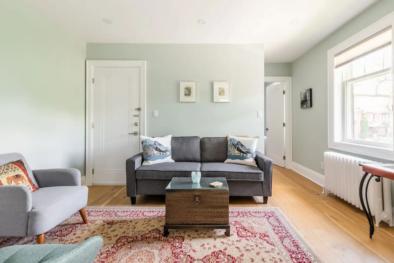 Stylish & Cozy 2-Bedroom Home - Bloor West Village 5