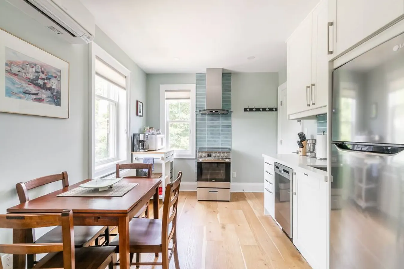 Stylish & Cozy 2-Bedroom Home - Bloor West Village 7