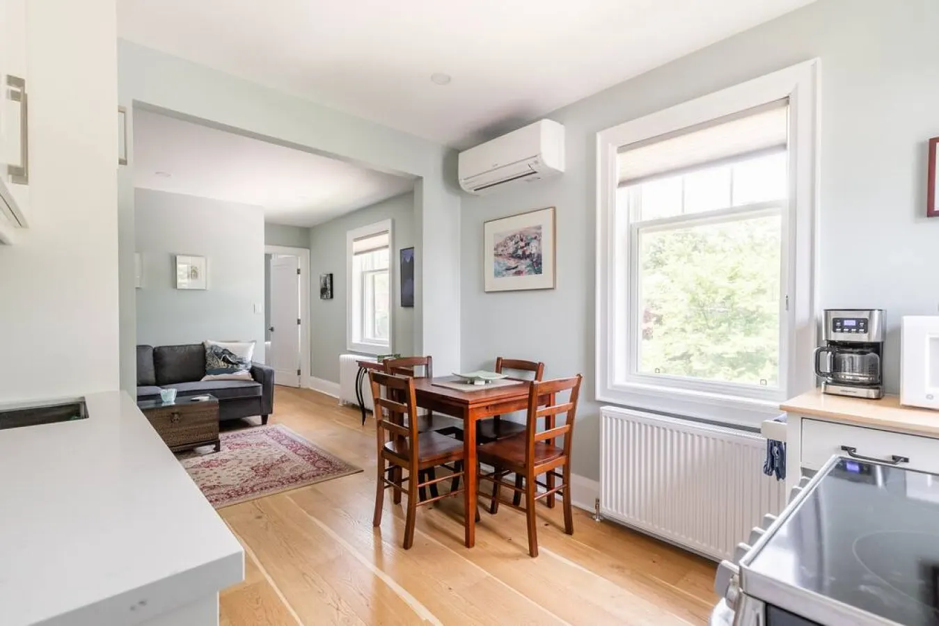Stylish & Cozy 2-Bedroom Home - Bloor West Village 8