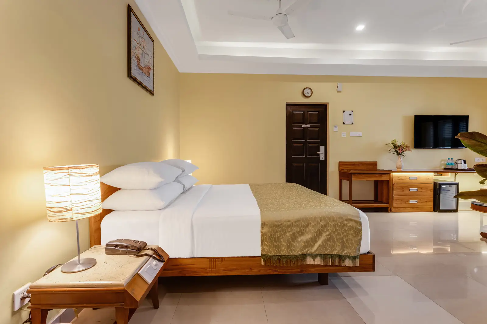 Boutique Room with private bathtub 7