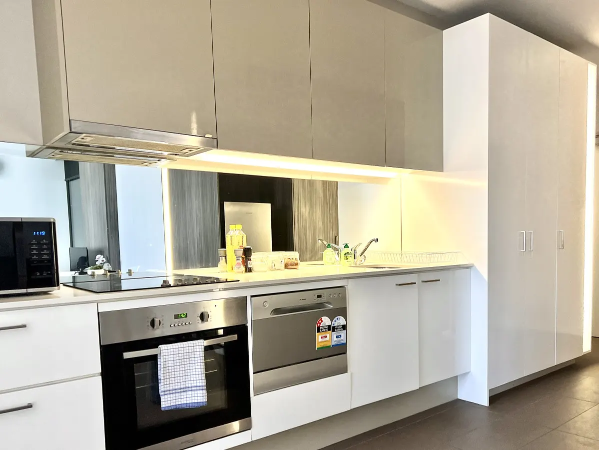 High Floor 2BR2Bath in Prime CBD 11