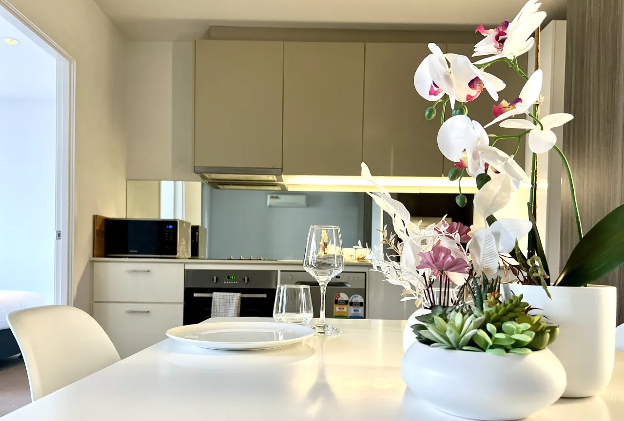 High Floor 2BR2Bath in Prime CBD 12