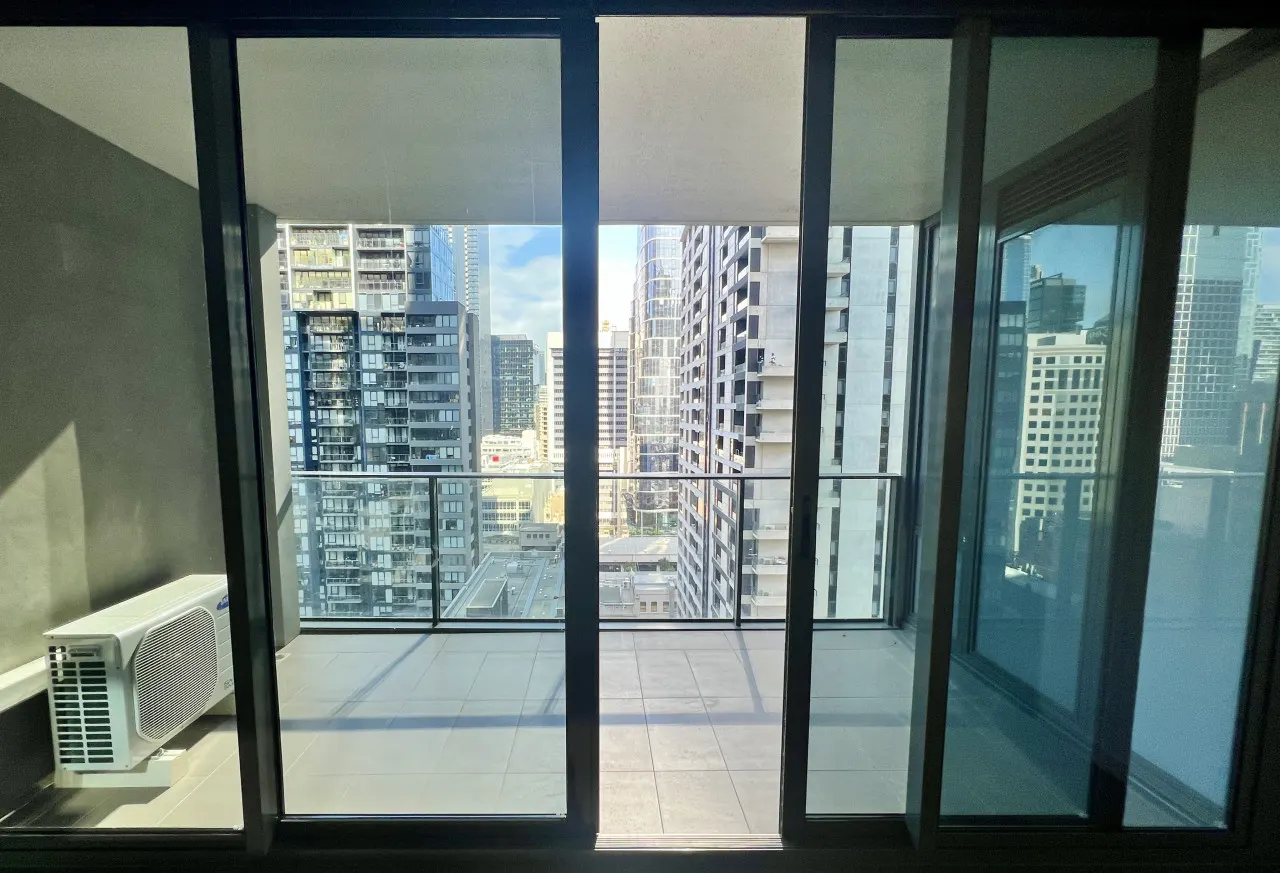 High Floor 2BR2Bath in Prime CBD 16