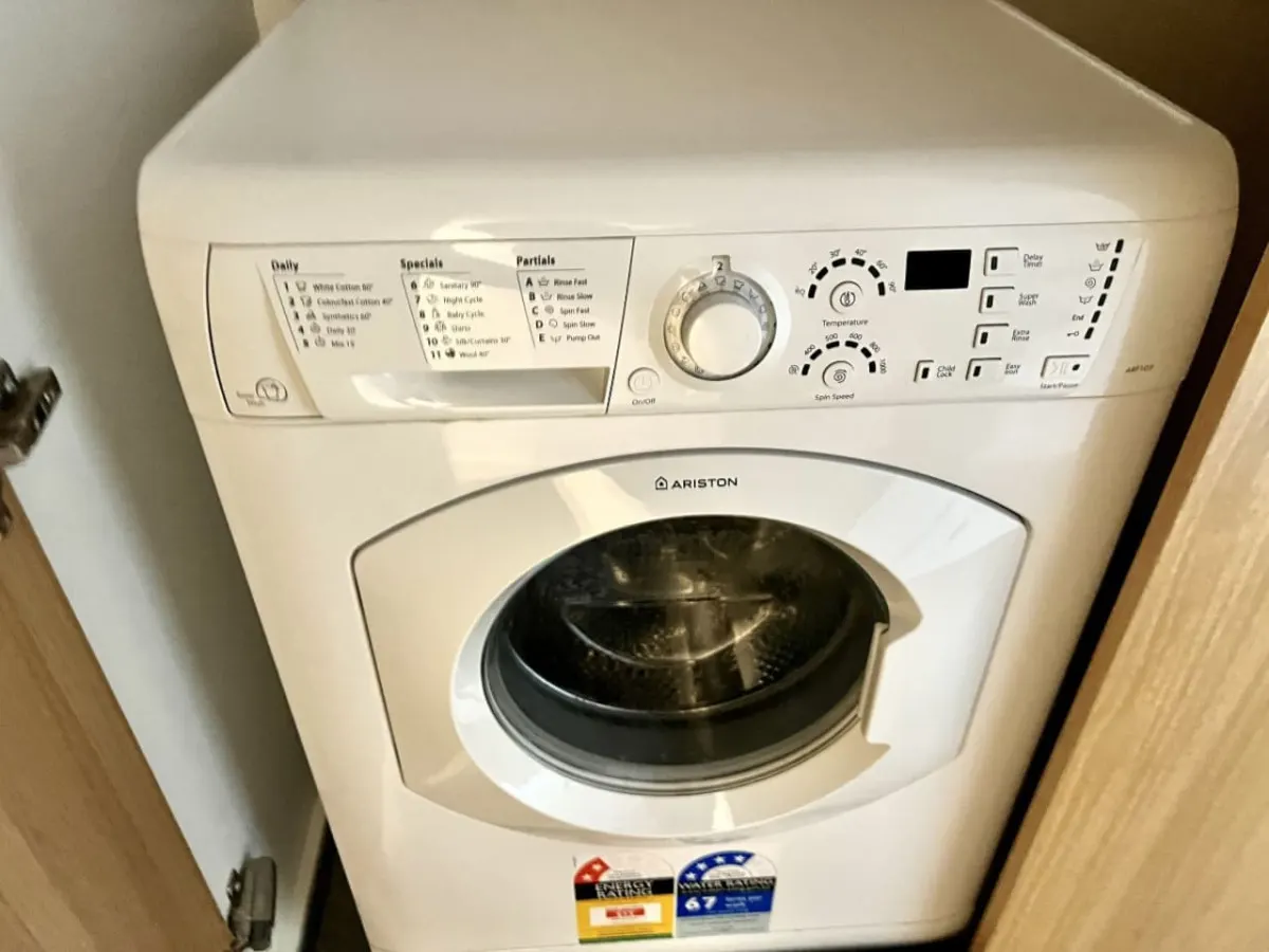 High Floor 2BR2Bath in Prime CBD 17