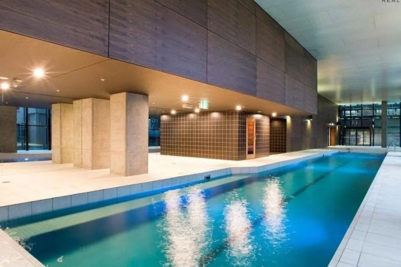 High Floor 2BR2Bath in Prime CBD 18