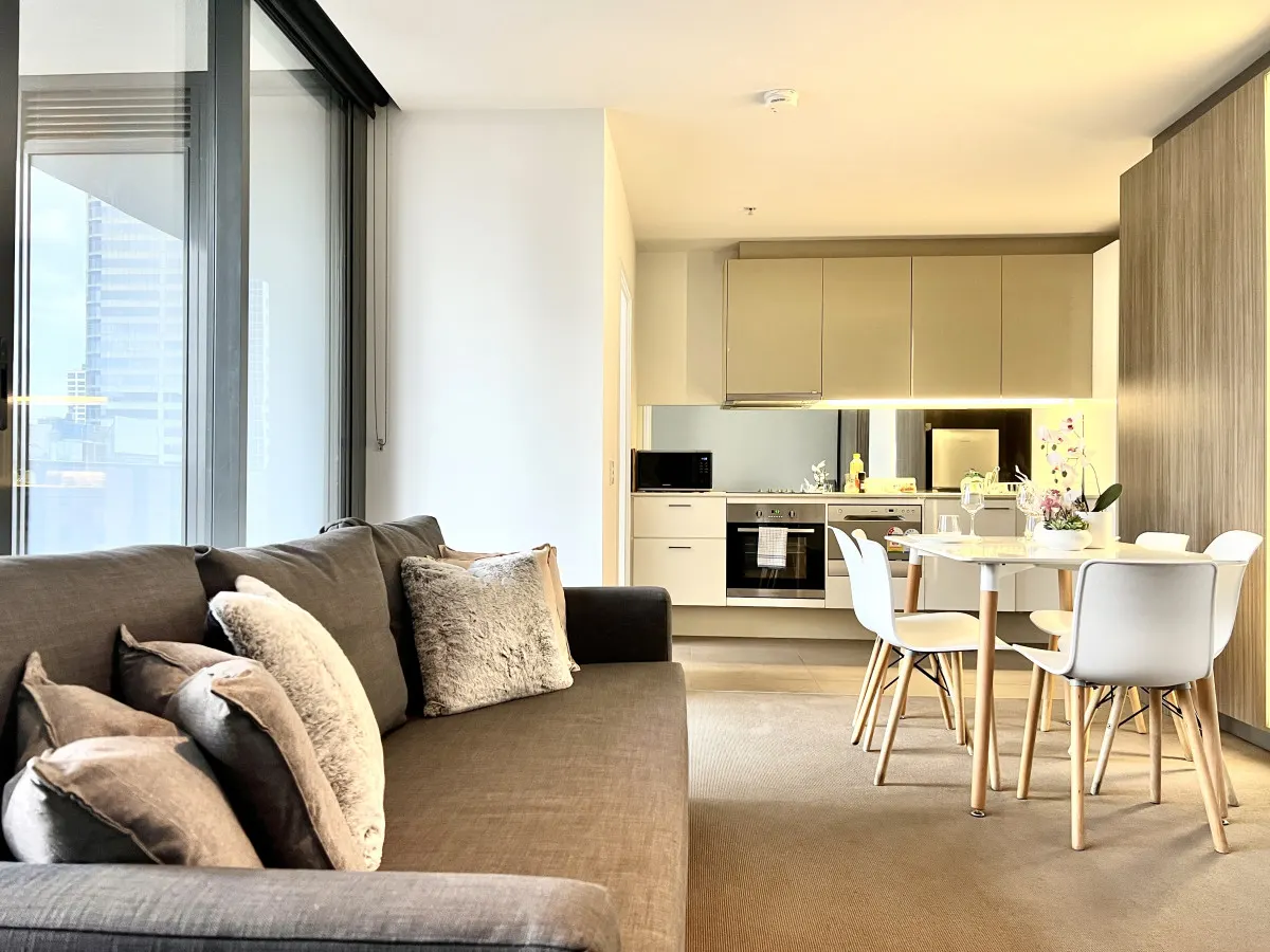 High Floor 2BR2Bath in Prime CBD 3