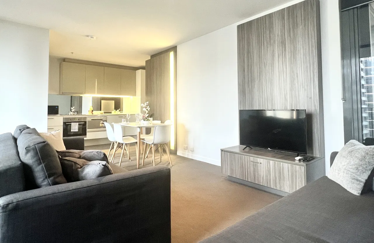 High Floor 2BR2Bath in Prime CBD 4