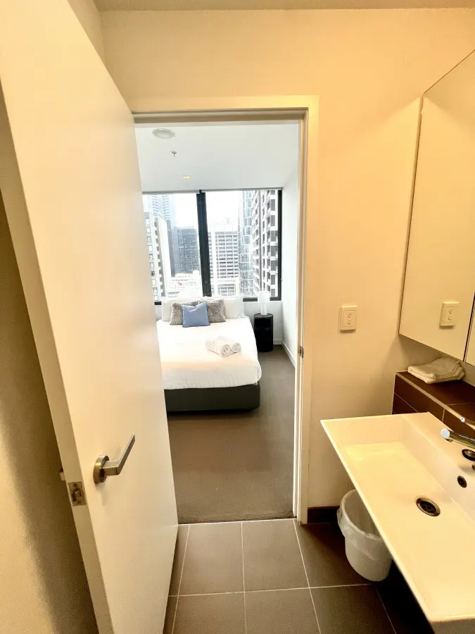 High Floor 2BR2Bath in Prime CBD 5