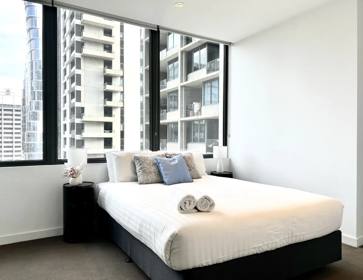 High Floor 2BR2Bath in Prime CBD 6