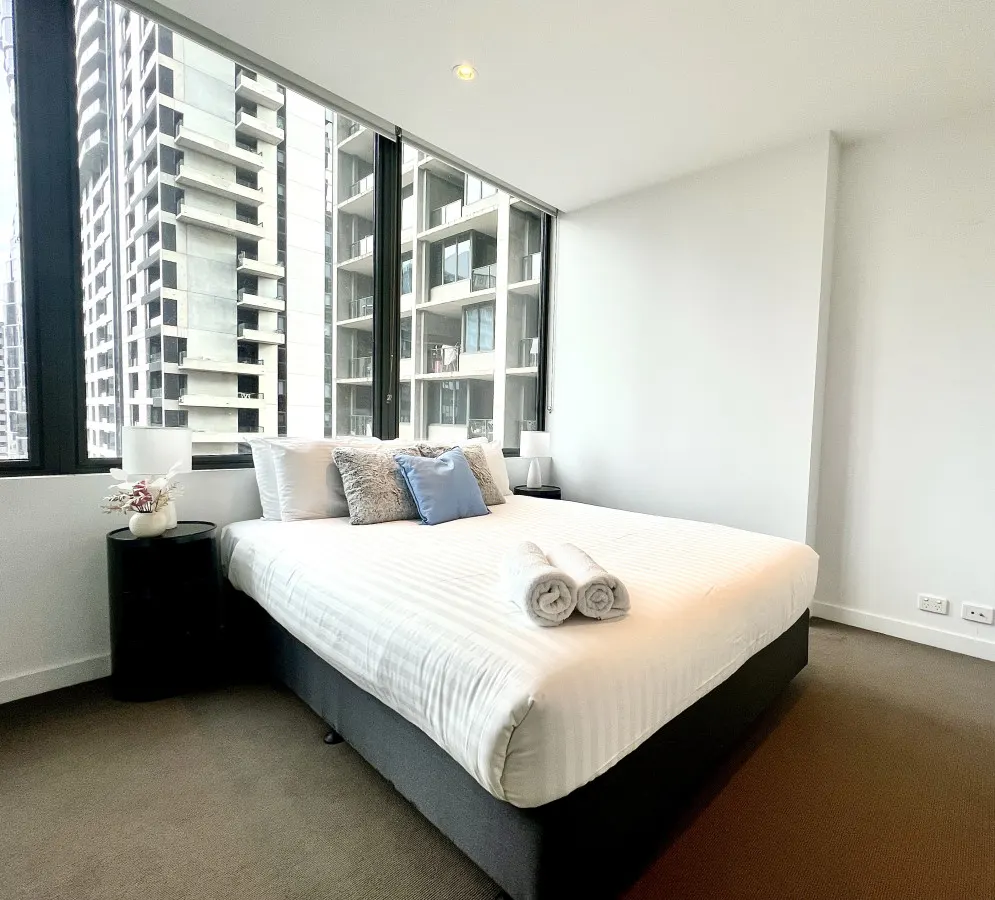 High Floor 2BR2Bath in Prime CBD 7
