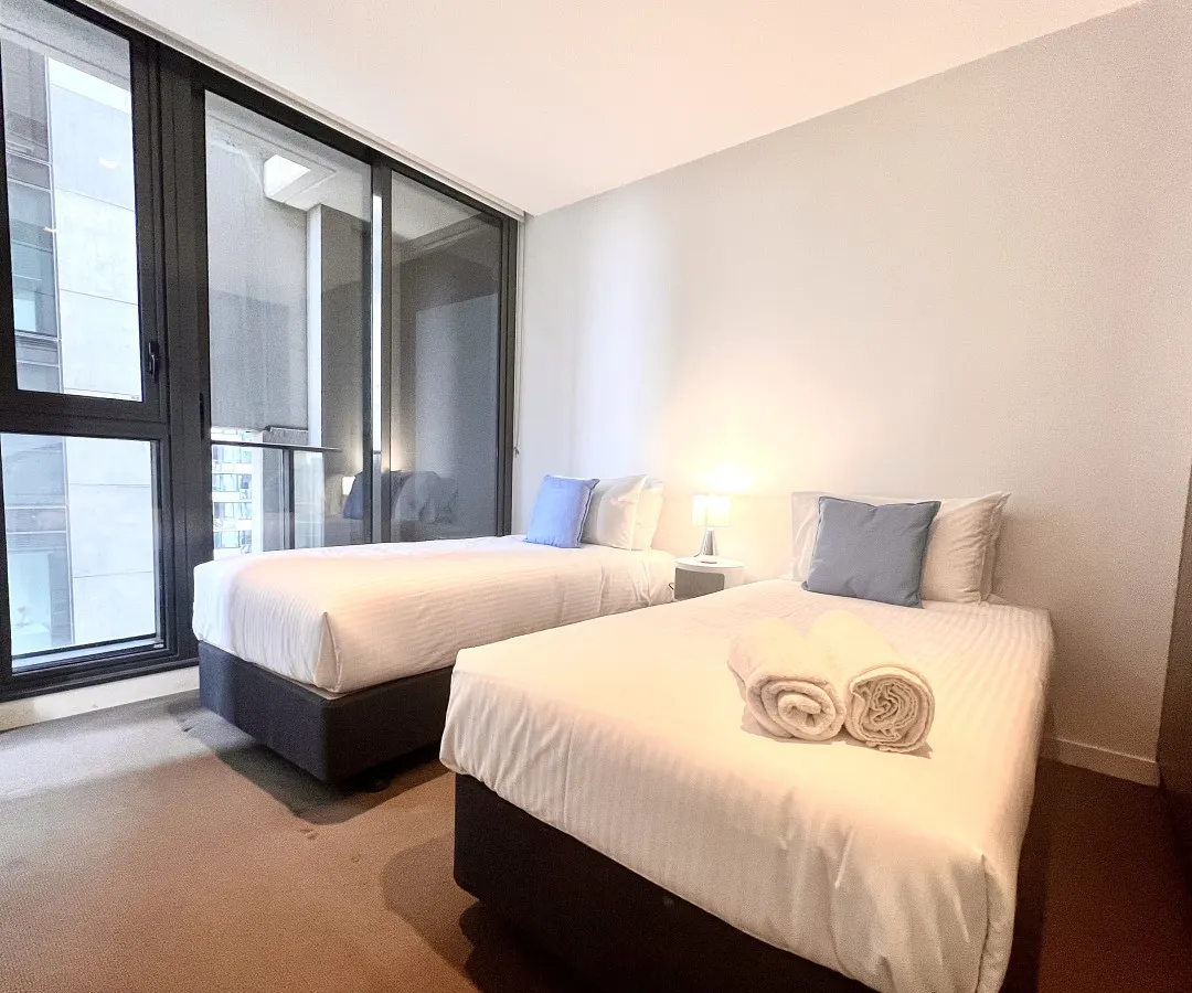 High Floor 2BR2Bath in Prime CBD 8