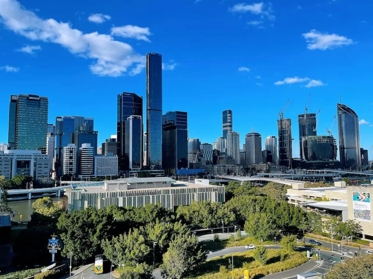 Brisbane Skyline View 2Beds River view Apt