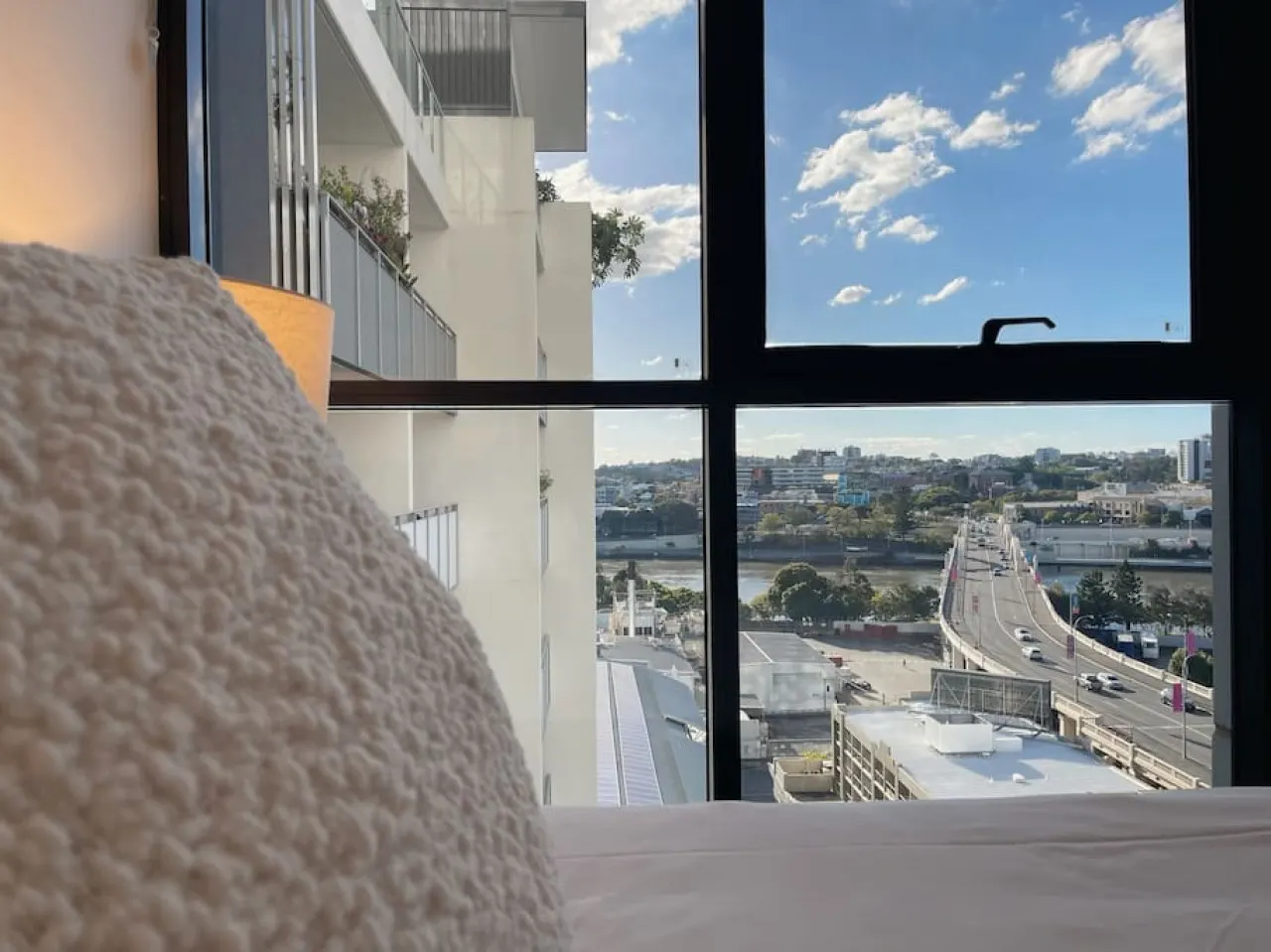 Brisbane Skyline View 2Beds River view Apt 14