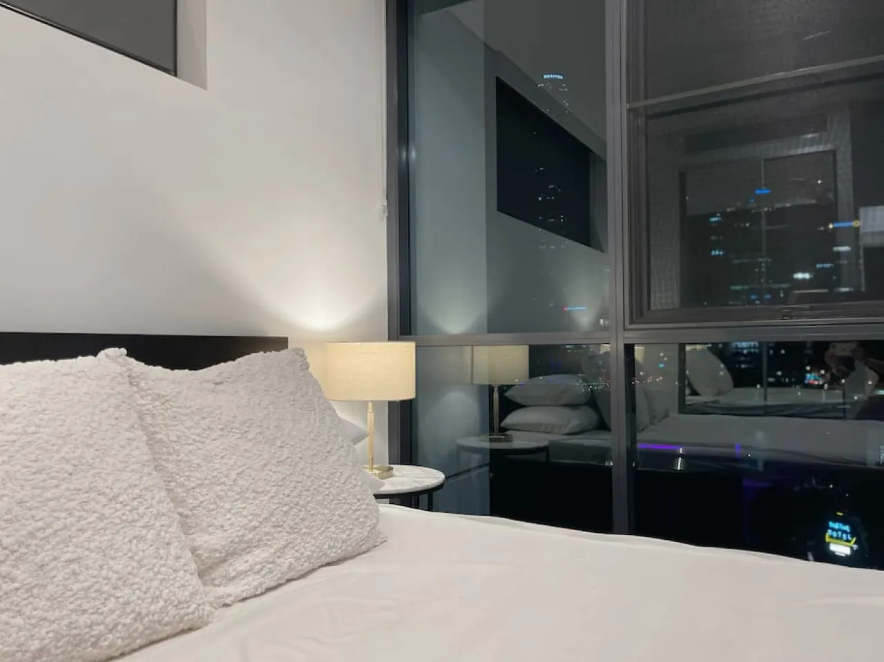 Brisbane Skyline View 2Beds River view Apt 18