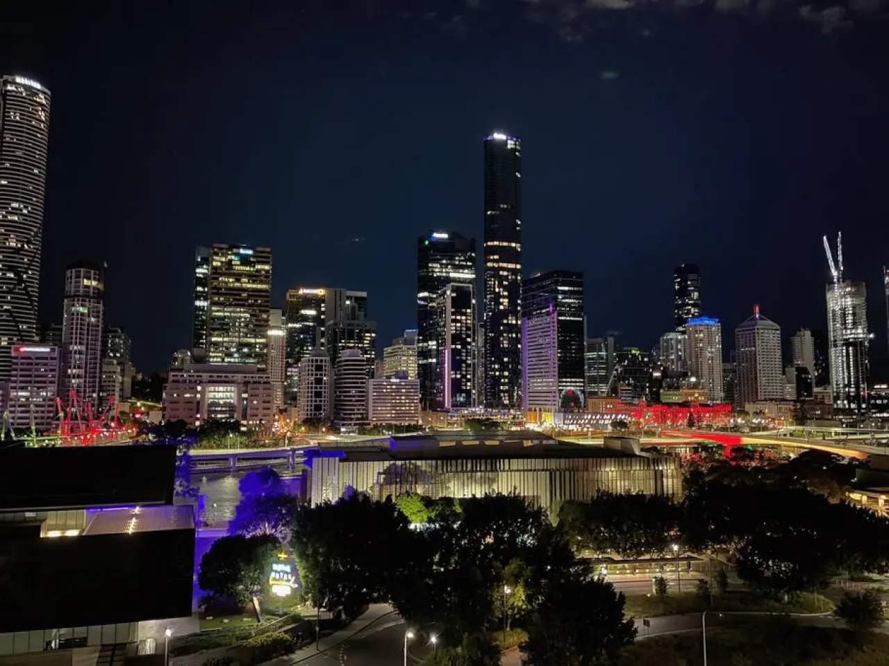 Brisbane Skyline View 2Beds River view Apt 3