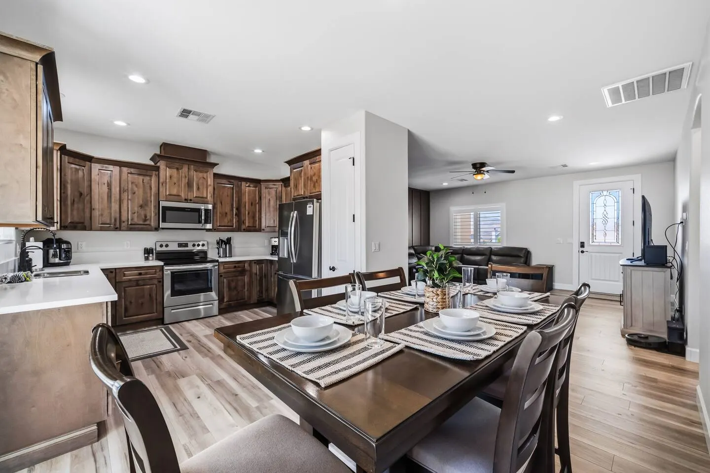 New-Build Near Lake & Casinos Sleeps 8 10