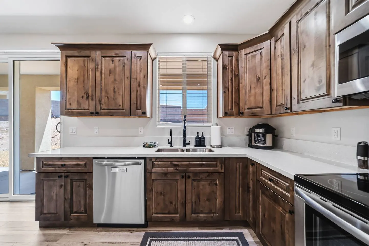 New-Build Near Lake & Casinos Sleeps 8 12