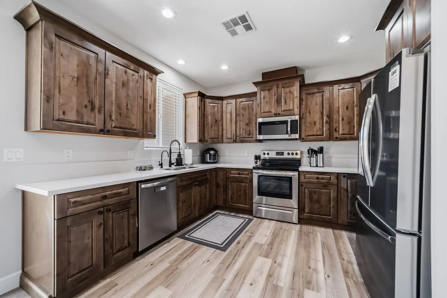 New-Build Near Lake & Casinos Sleeps 8 13