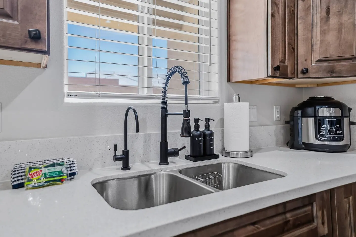 New-Build Near Lake & Casinos Sleeps 8 15