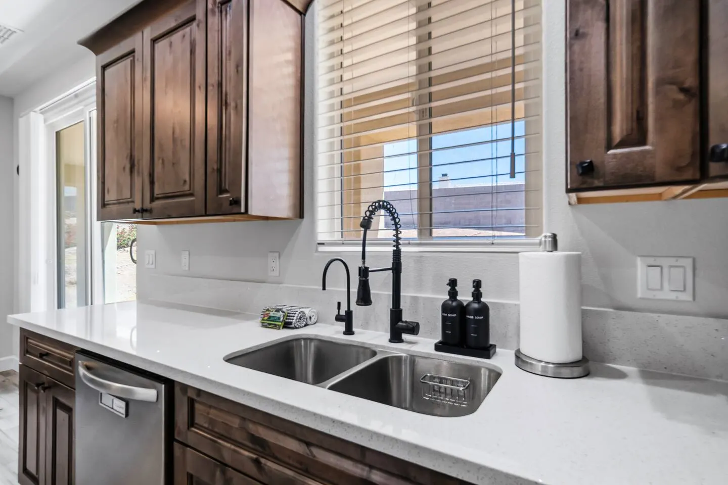New-Build Near Lake & Casinos Sleeps 8 16