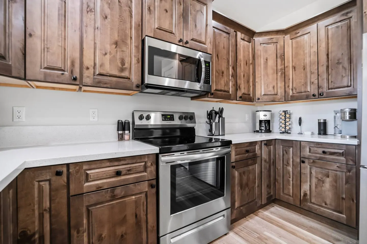 New-Build Near Lake & Casinos Sleeps 8 19