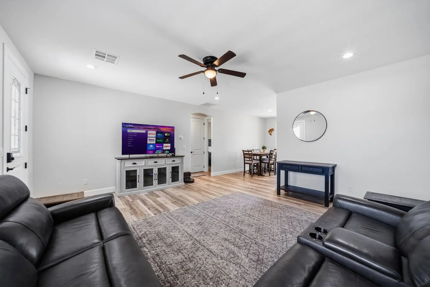 New-Build Near Lake & Casinos Sleeps 8 6