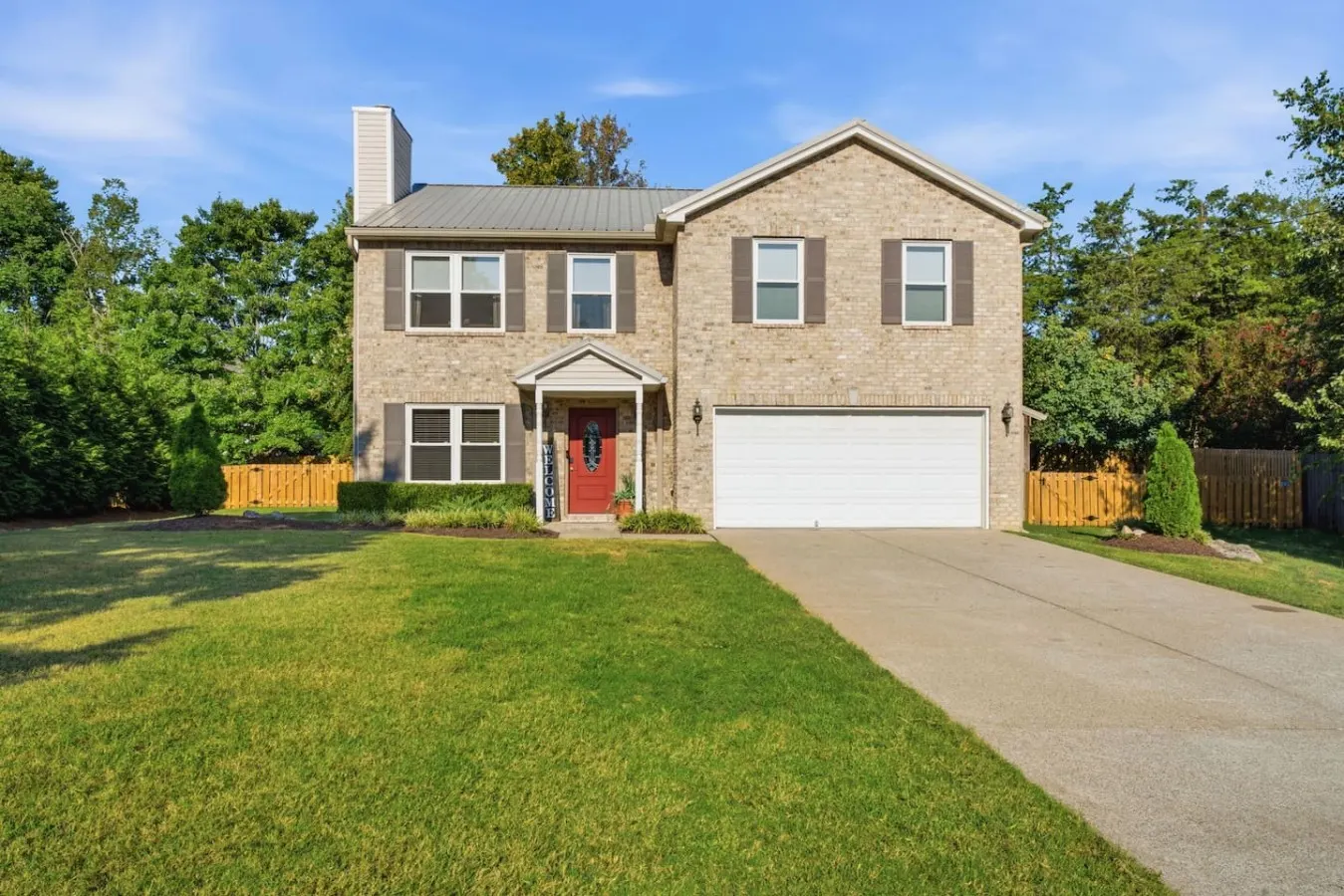 Fire pit, covered patio and fireplace near BNA