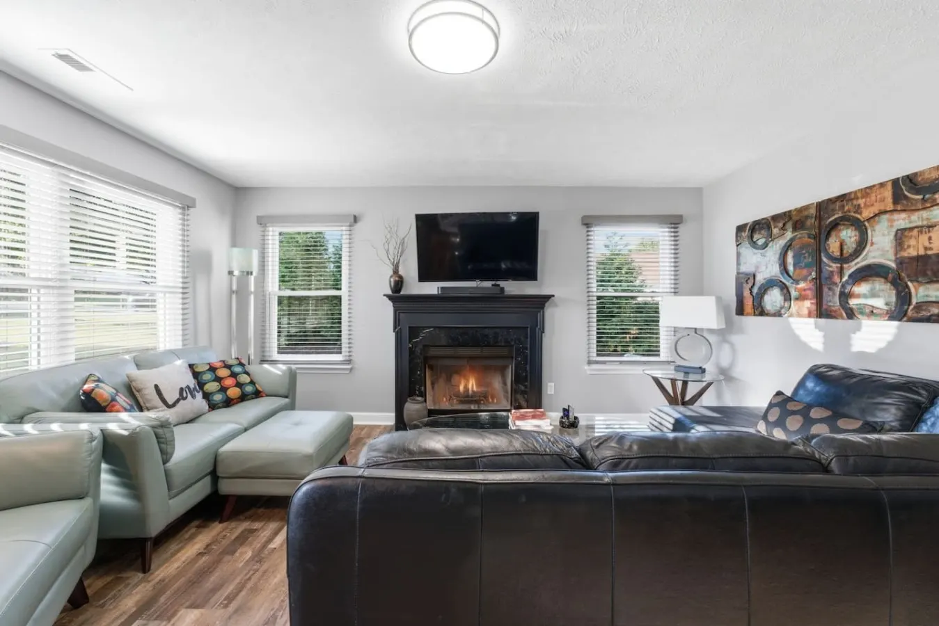 Fire pit, covered patio and fireplace near BNA 9
