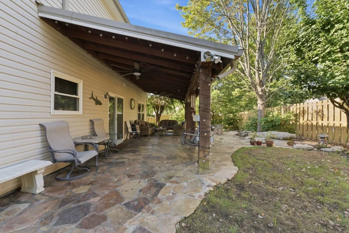 Fire pit, covered patio and fireplace near BNA 17