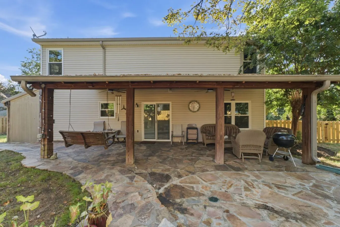Fire pit, covered patio and fireplace near BNA 19
