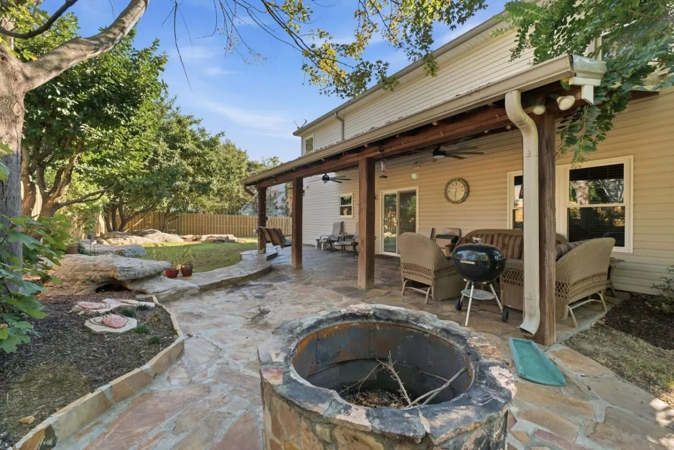 Fire pit, covered patio and fireplace near BNA — photo 3