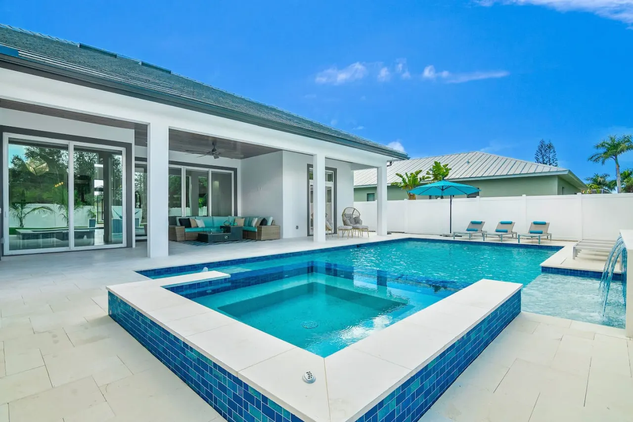 Blue Diamond Beach Home 9