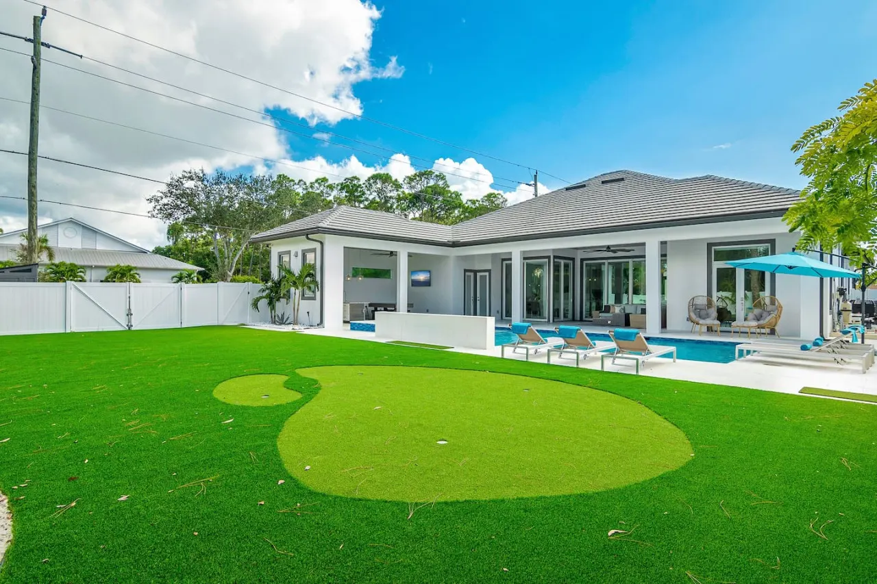 Blue Diamond Beach Home 12