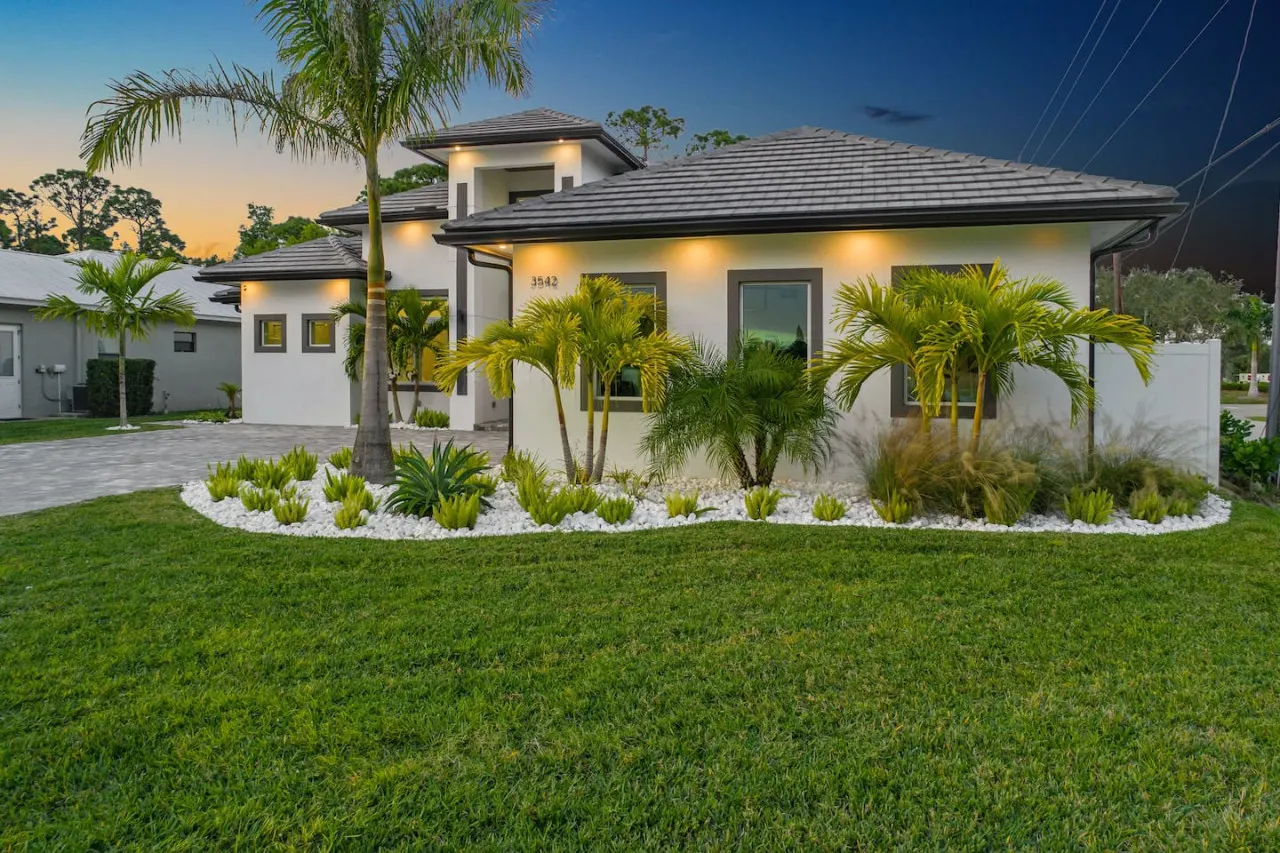Blue Diamond Beach Home 13