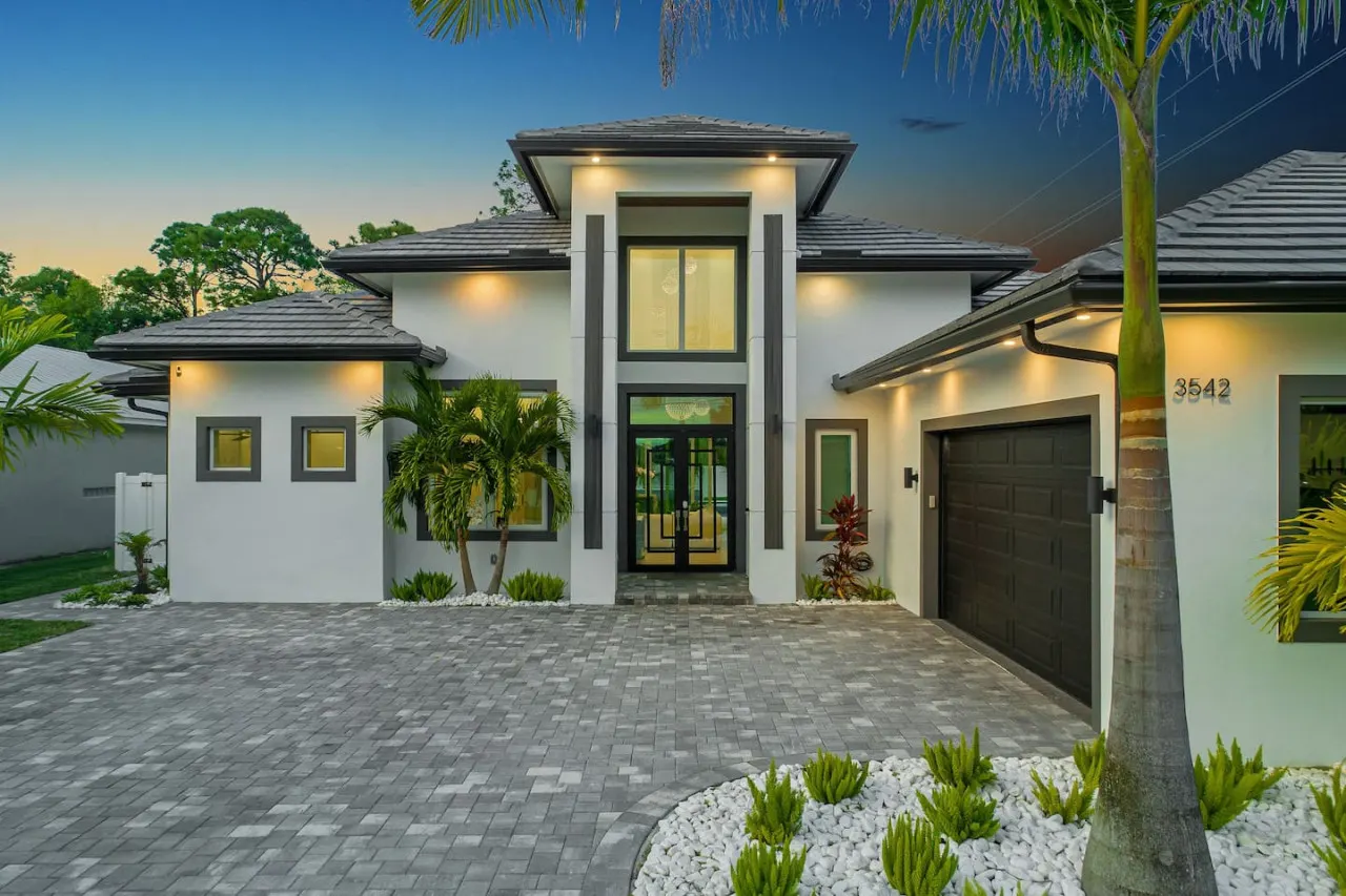 Blue Diamond Beach Home 14