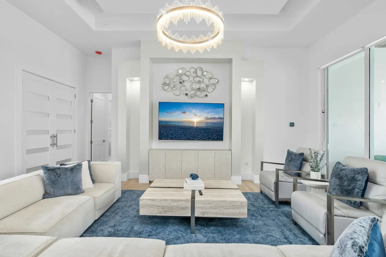 Blue Diamond Beach Home 17