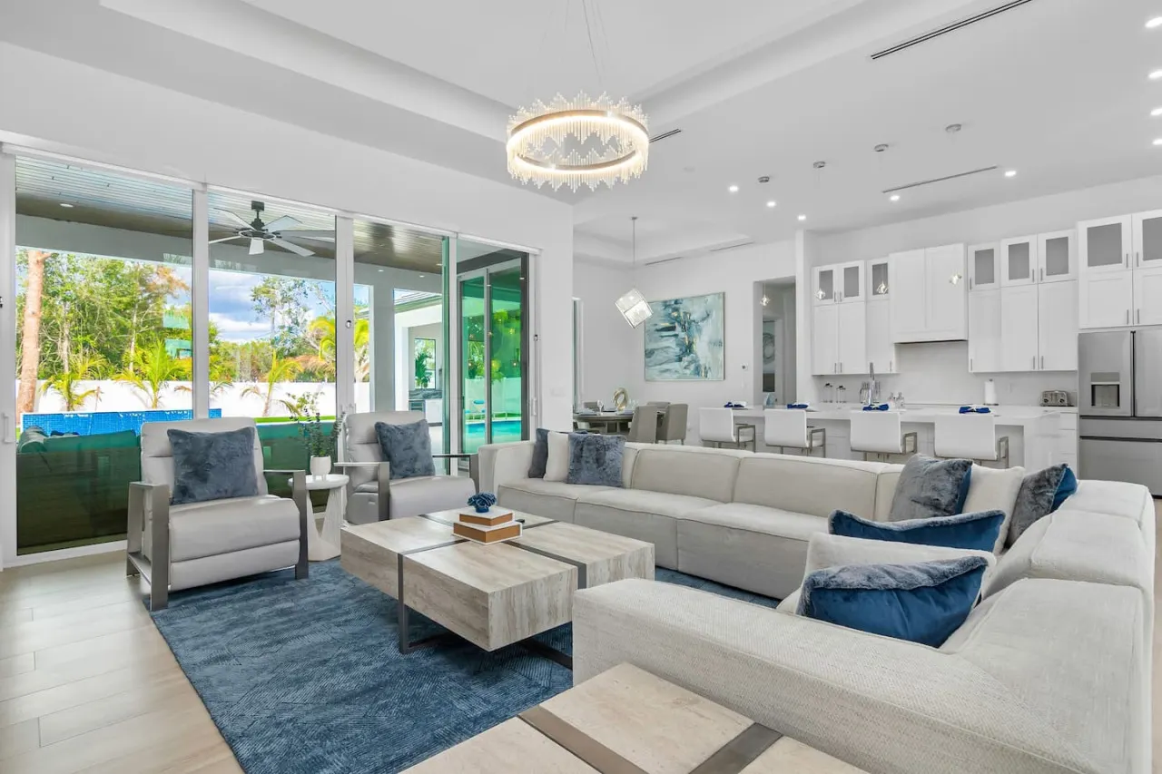 Blue Diamond Beach Home 18
