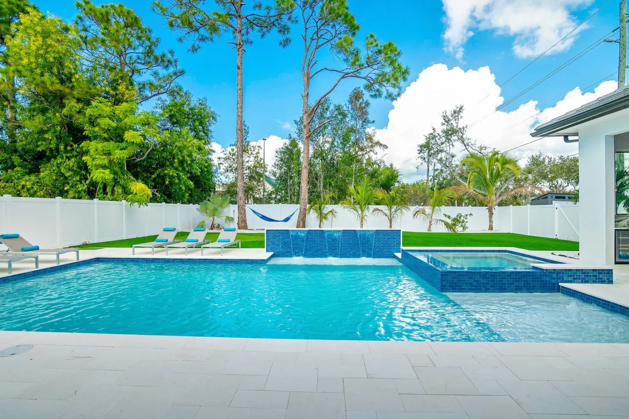 Blue Diamond Beach Home 3
