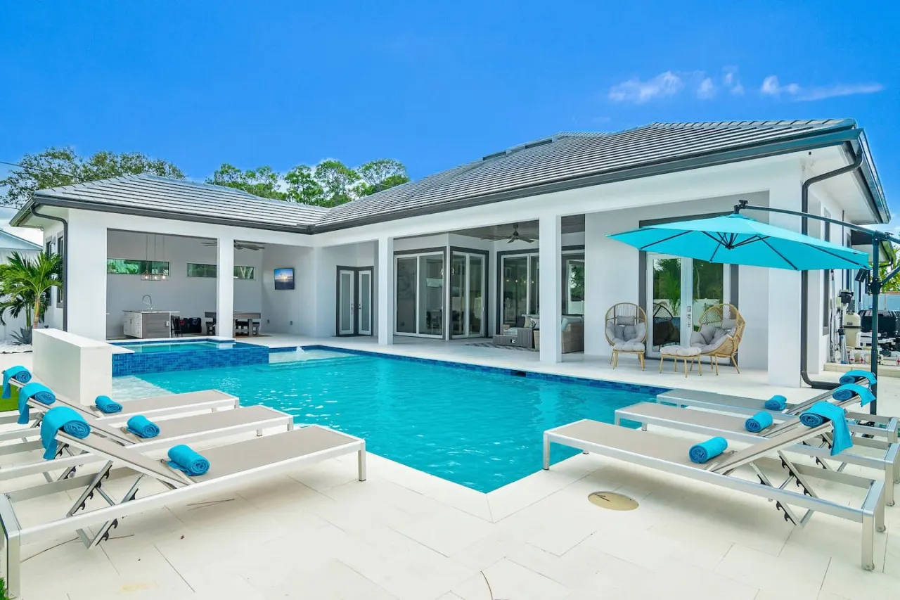 Blue Diamond Beach Home 4