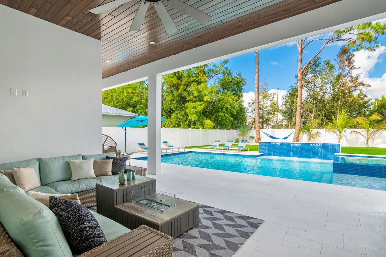 Blue Diamond Beach Home 5