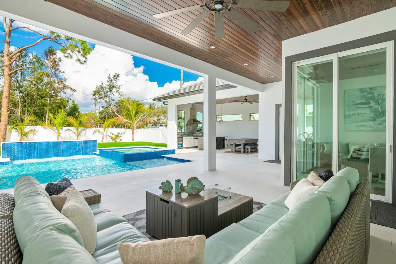 Blue Diamond Beach Home 6