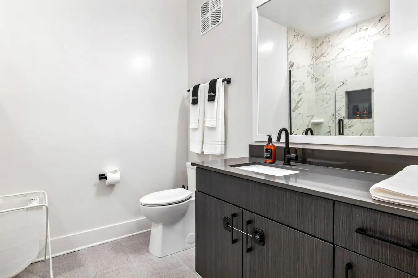 Modern Channelside 1BD Apartment Close to DT! 18