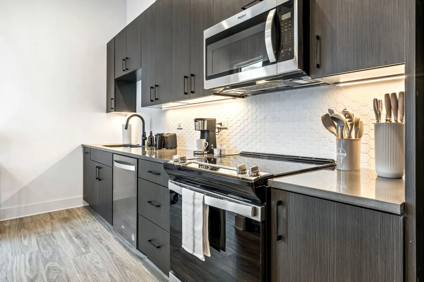 Modern Channelside 1BD Apartment Close to DT! 6