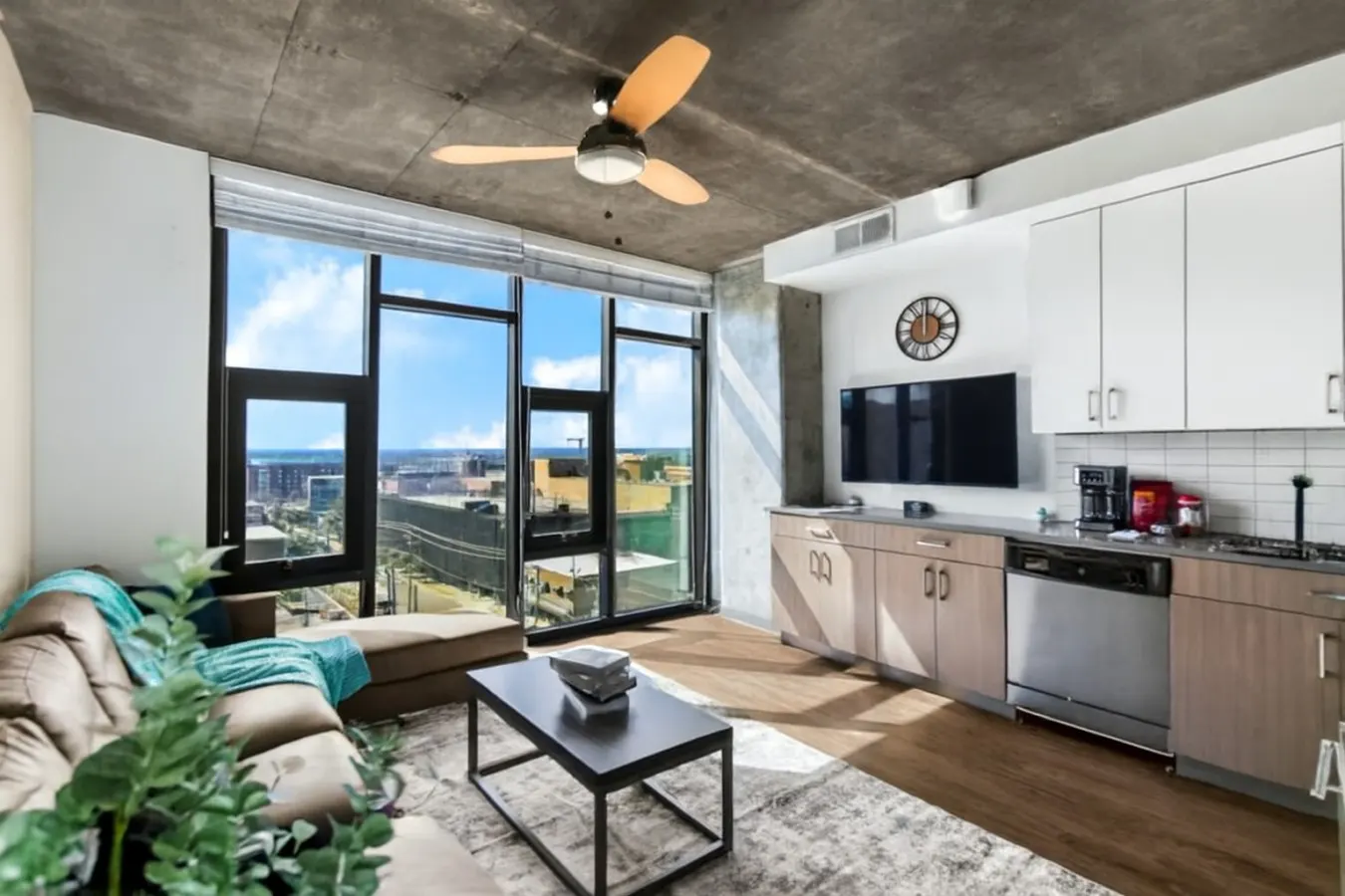 City Views 2BR | Floor-to-Ceiling Windows A56 *1Bed* — photo 5