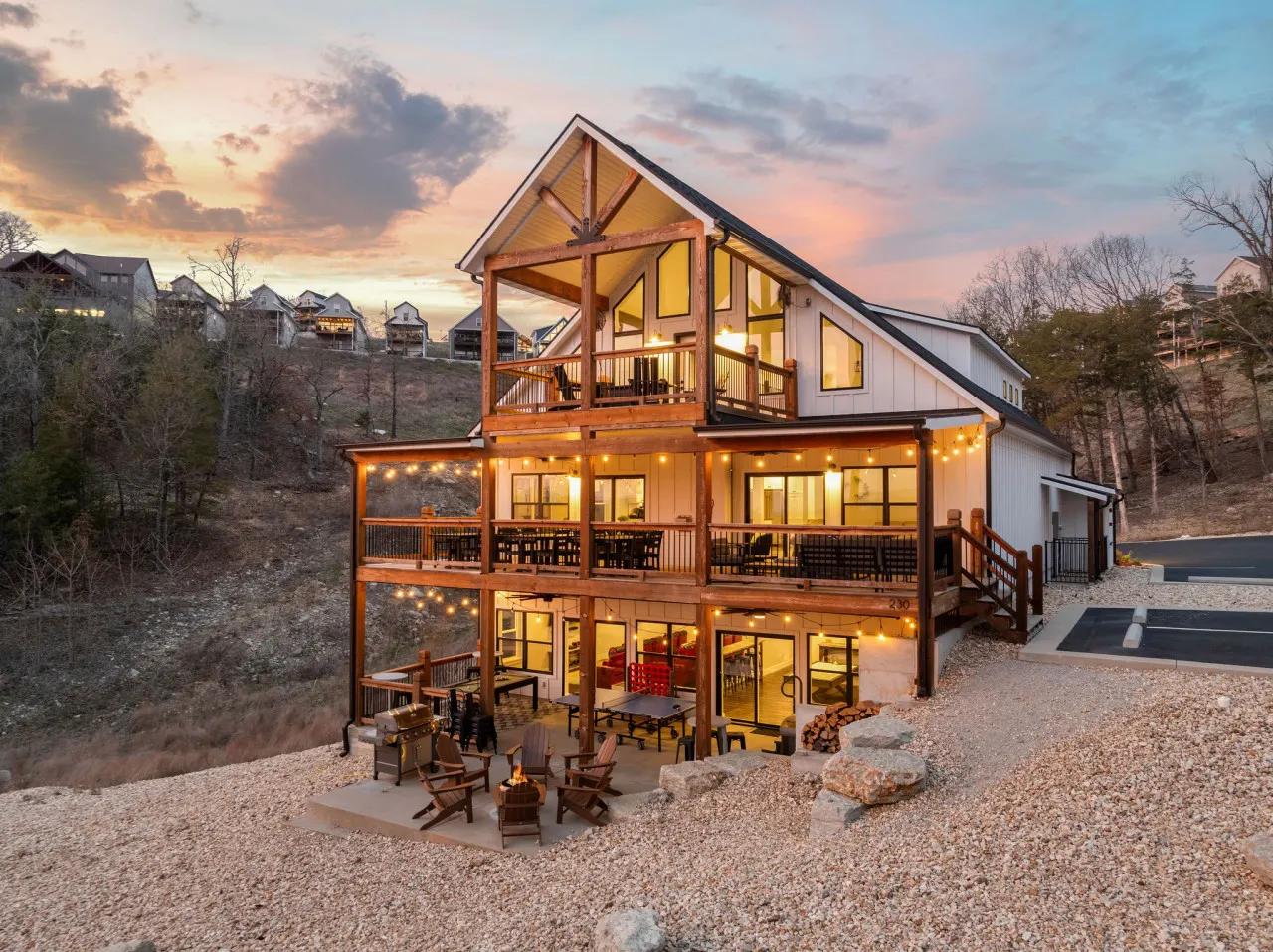 The Fabulous Chateau North: Lakeview 9 Bed/10 Bath
