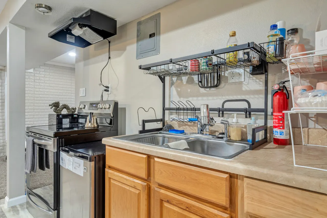 7809 Hunters Moon Ln Moon River Smart-Suite, near Interstate 44/airport 20