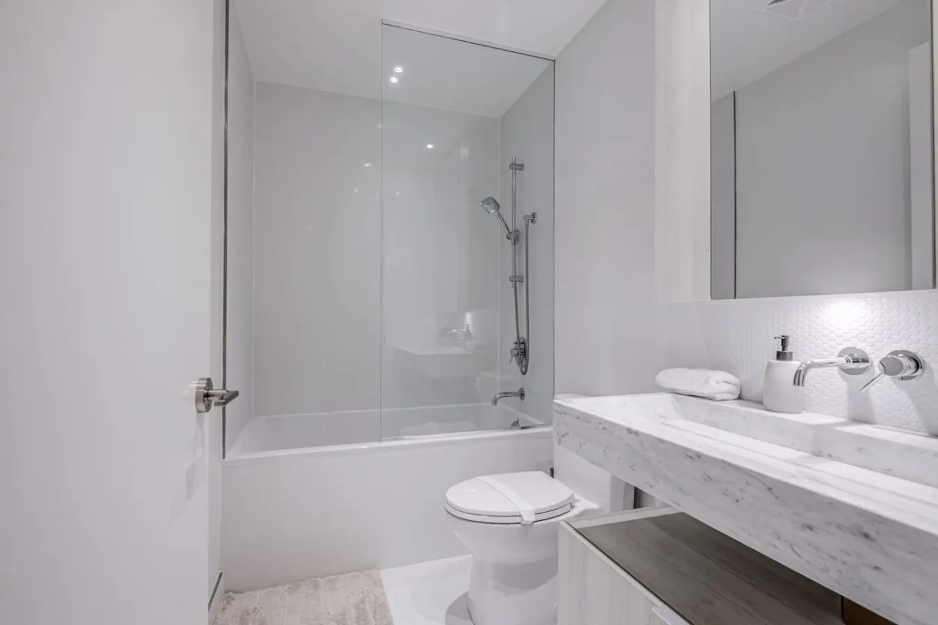 Modern 2BR Suite at 11 Yorkville 19